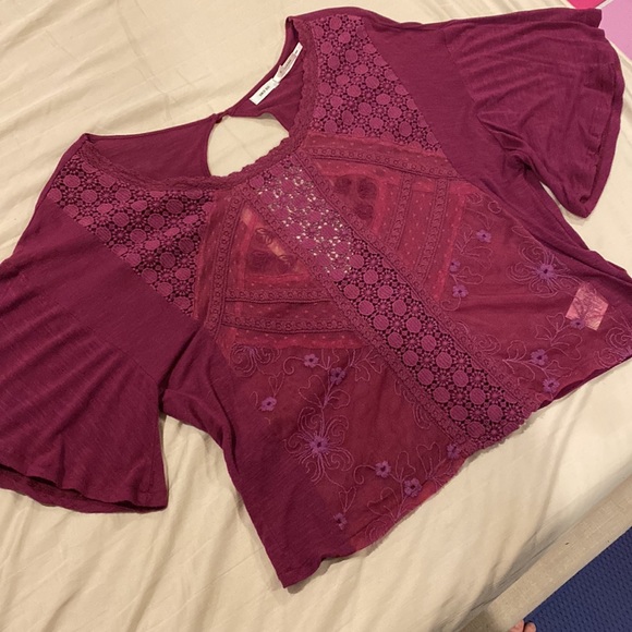 Kimchi Blue Urban Outfitters Magenta Lace Crochet Flowy Top - Picture 2 of 6